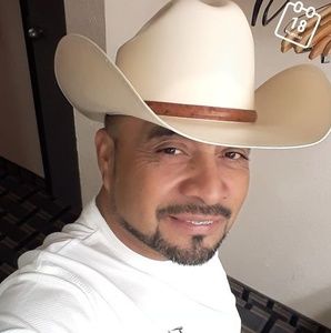 Meet your Posher, Elisaias